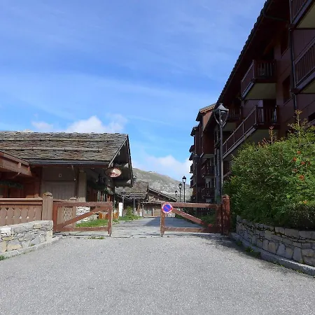 Apartment Ecrin Des Neiges - Val Claret-3 By Interhome