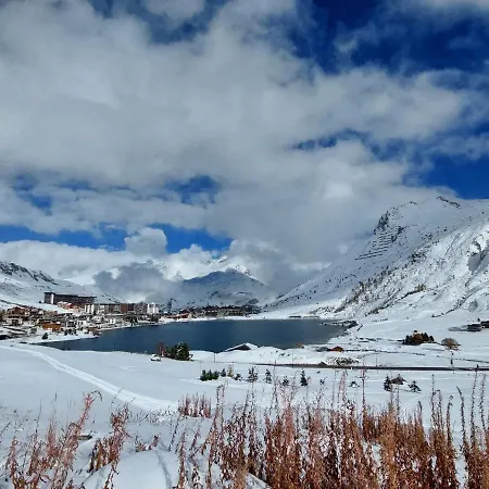 Apartment Ecrin Des Neiges - Val Claret-3 By Interhome